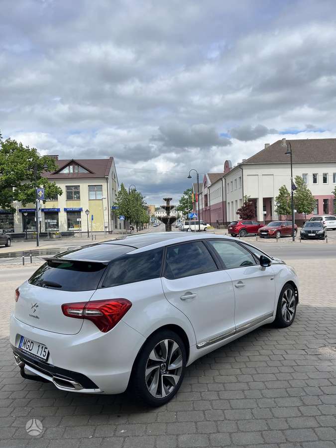 Citroen DS5, 2.0 l., hatchback