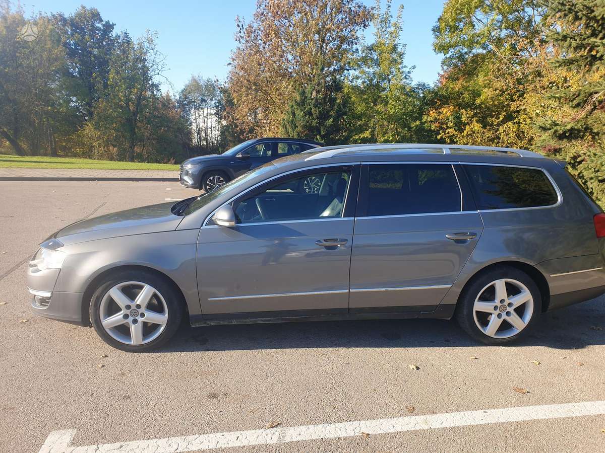 Volkswagen Passat - 1