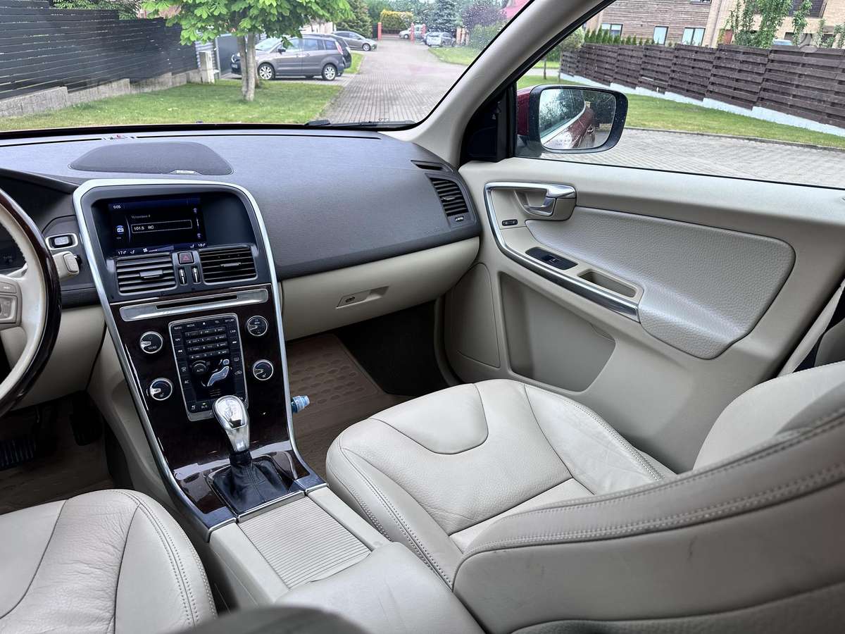 Volvo XC60, 3.2 l., hatchback
