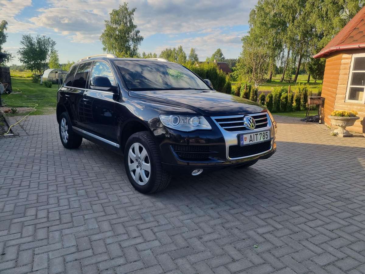 Volkswagen Touareg - 1
