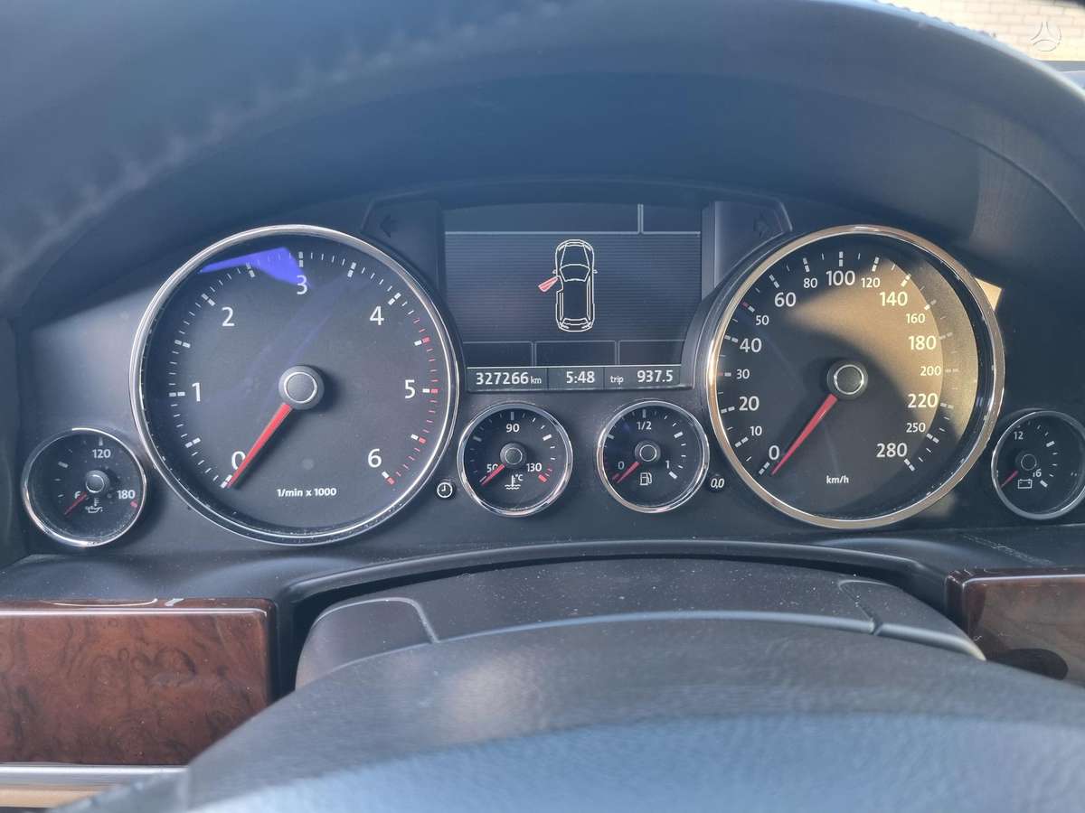 Volkswagen Touareg - 11