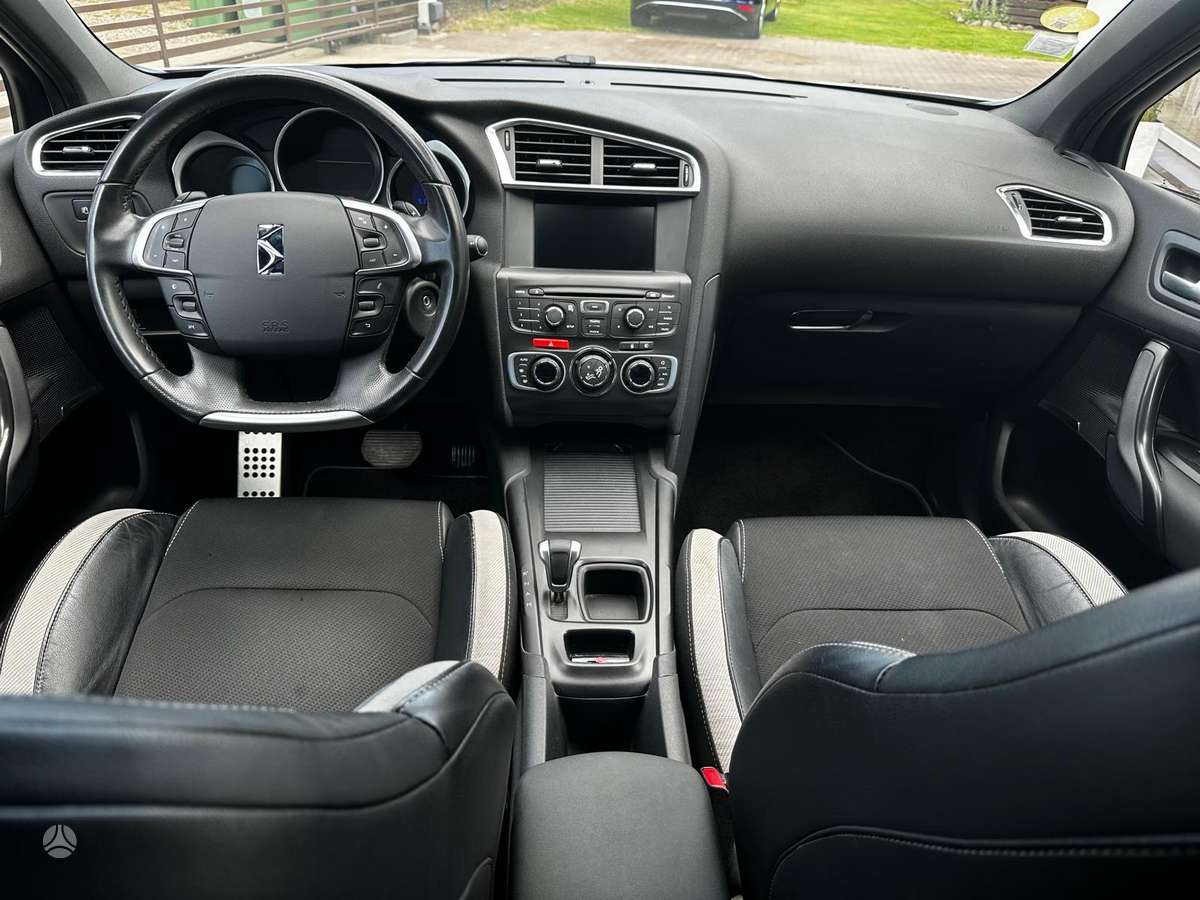 Citroen DS4, 1.6 l., hatchback