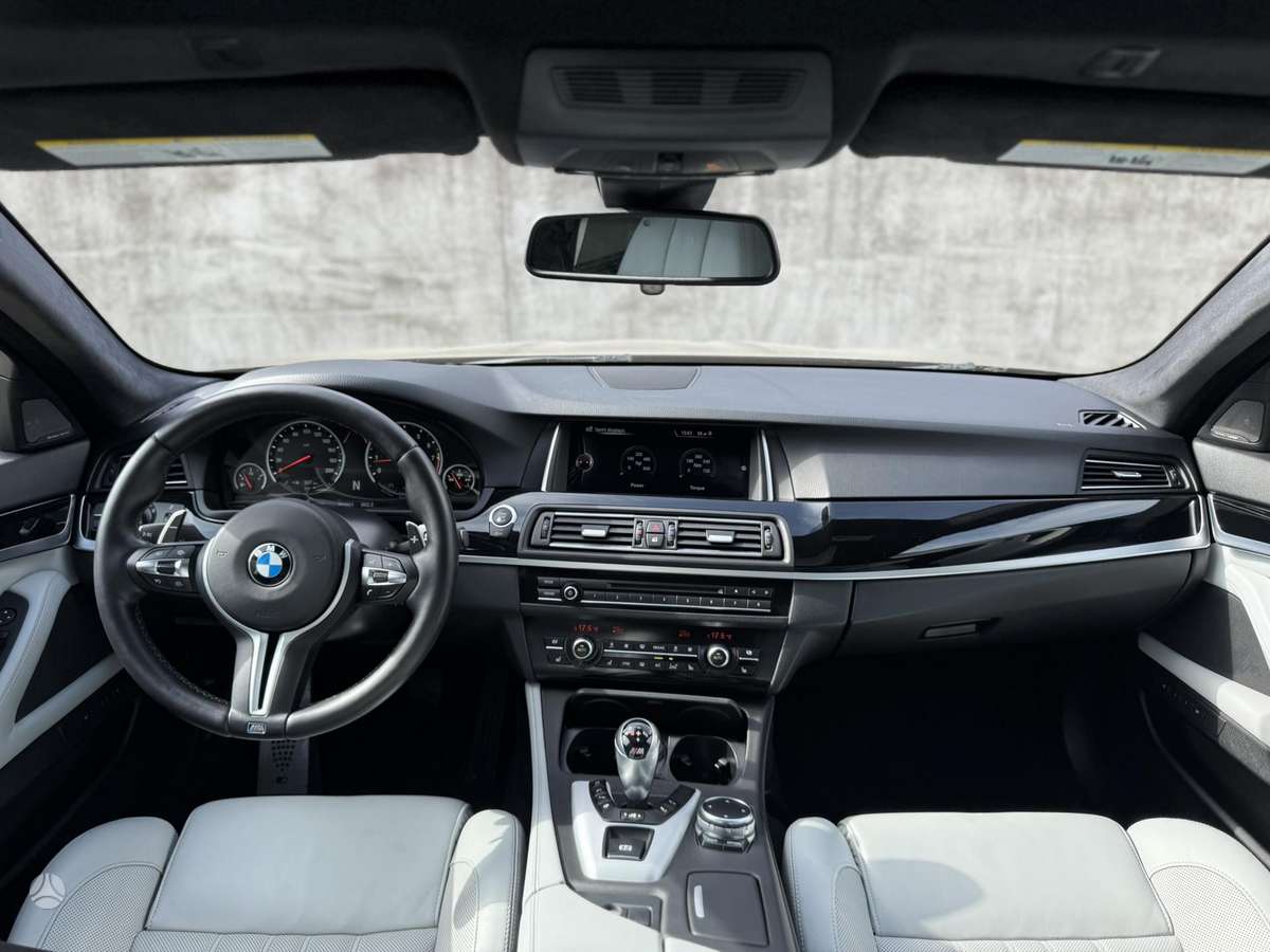 BMW M5, 4.4 l., Седан