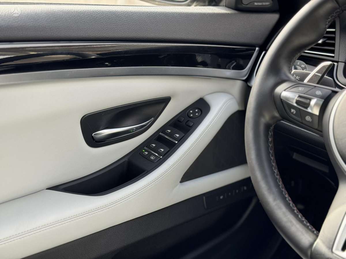 BMW M5, 4.4 l., Седан