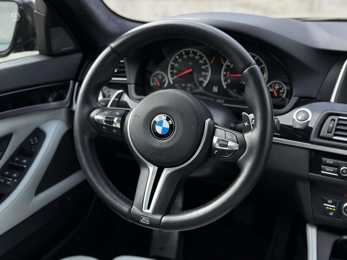 BMW M5, 4.4 l., Седан