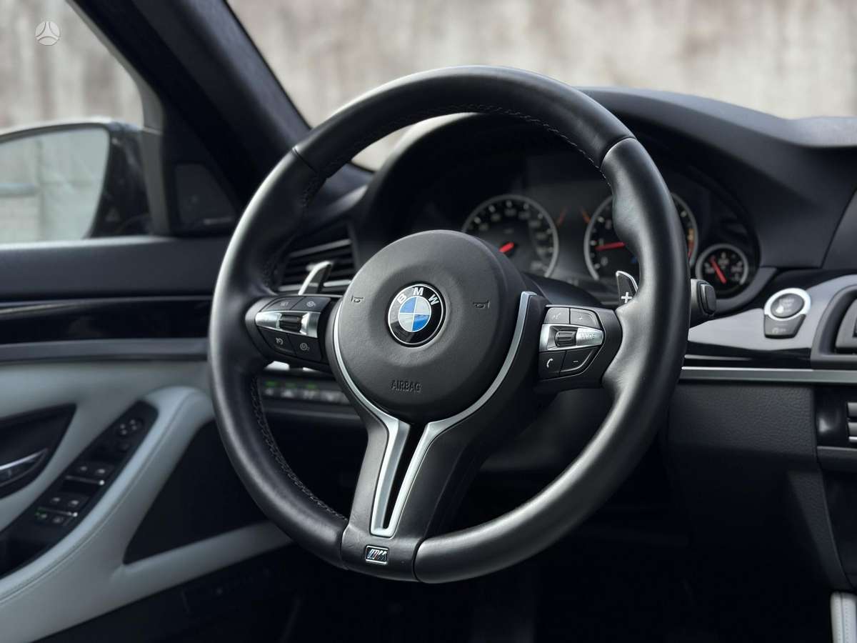 BMW M5, 4.4 l., Седан