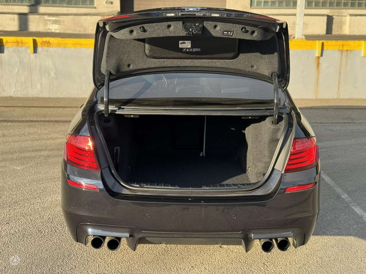 BMW M5, 4.4 l., Седан