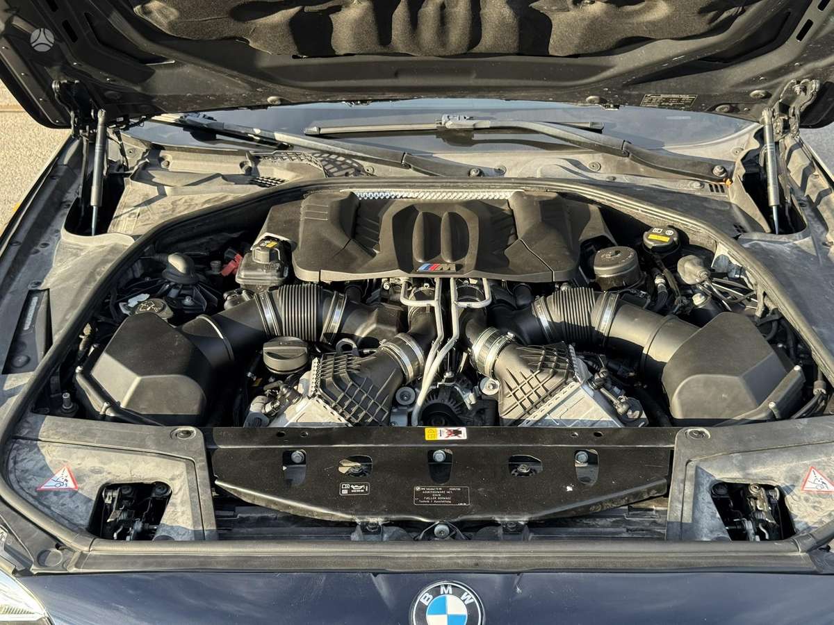 BMW M5, 4.4 l., Седан