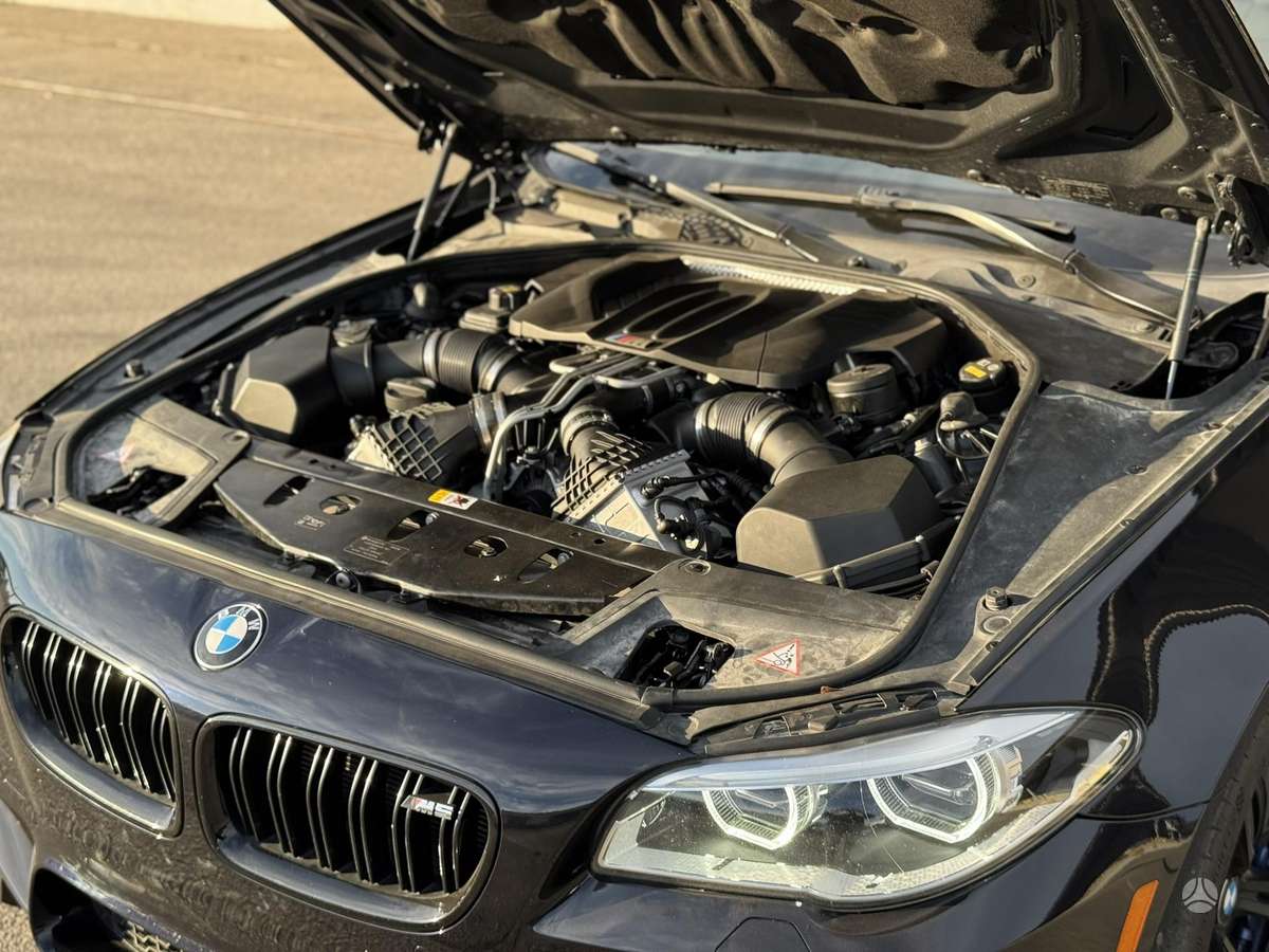 BMW M5, 4.4 l., Седан