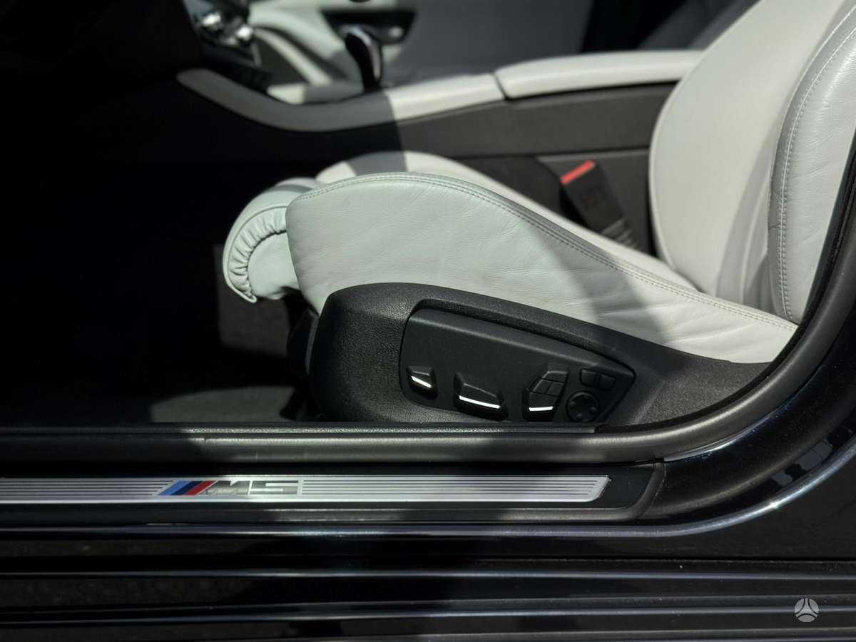 BMW M5, 4.4 l., Седан