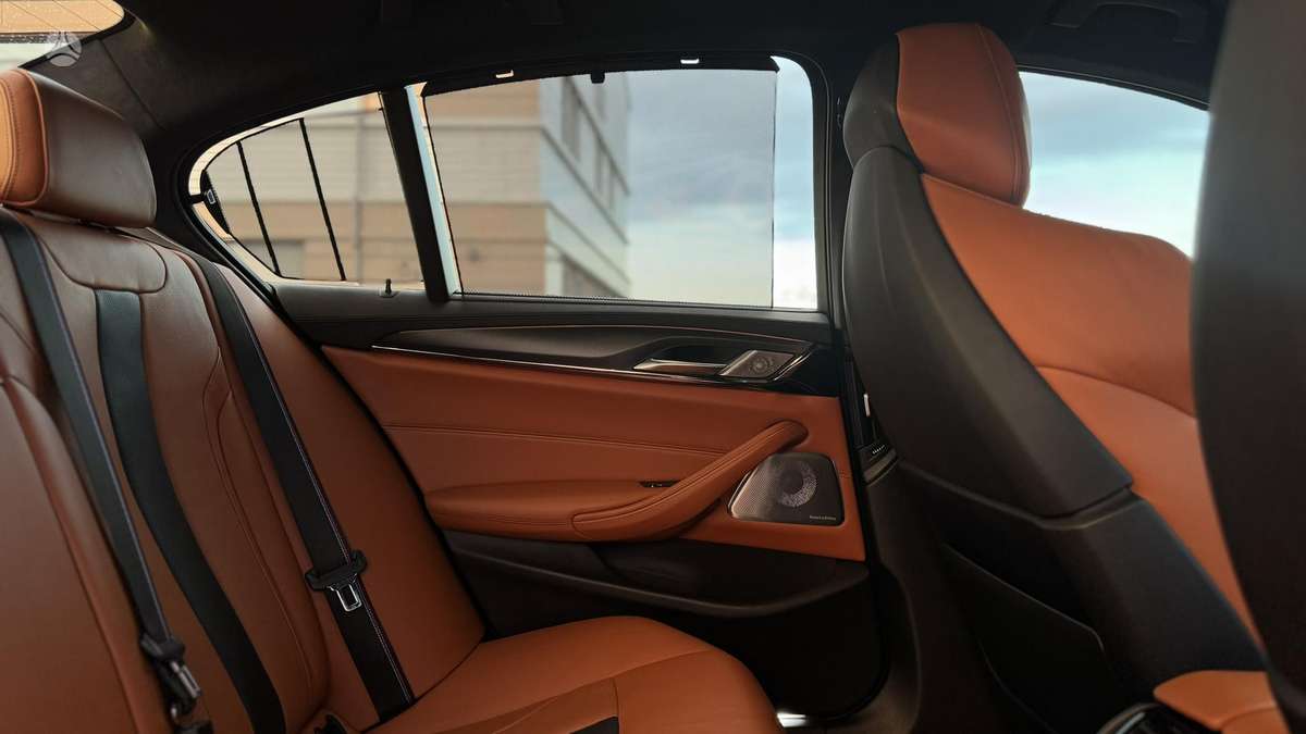BMW M5, 4.4 l., Седан