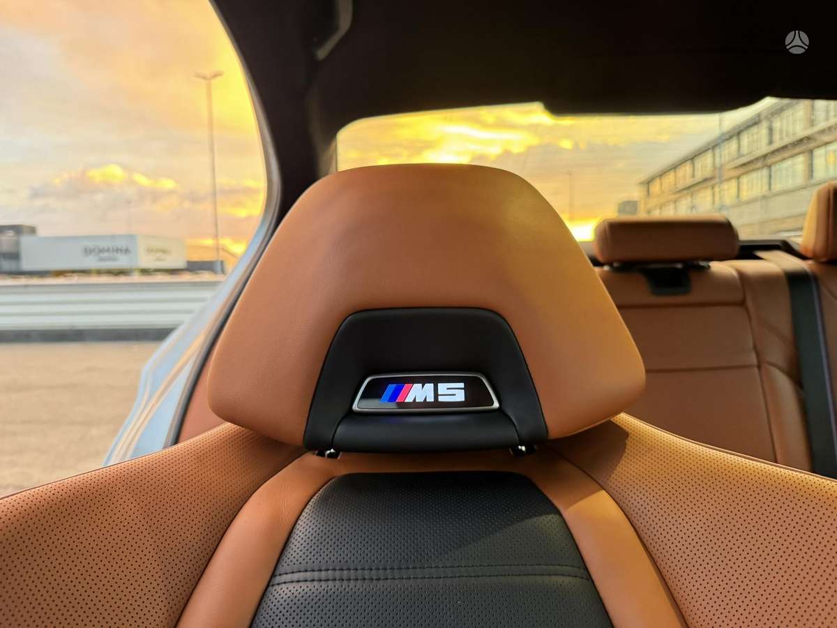 BMW M5, 4.4 l., Седан
