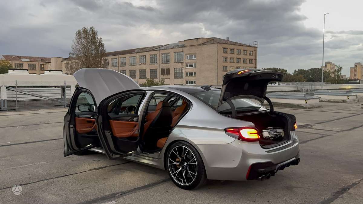 BMW M5, 4.4 l., Седан