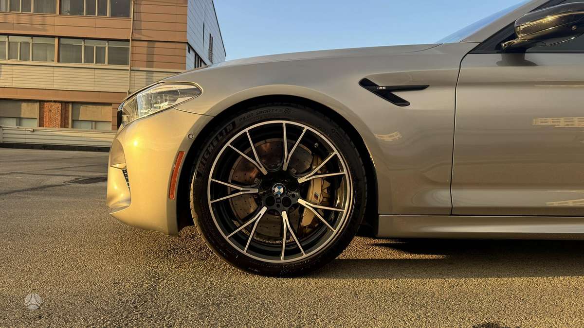 BMW M5, 4.4 l., Седан