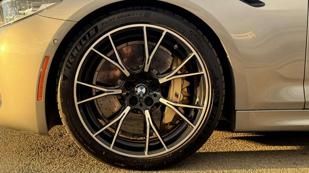 BMW M5, 4.4 l., Седан