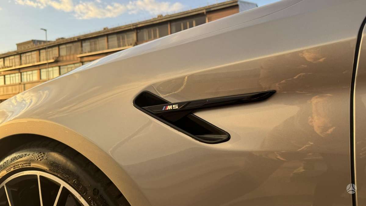 BMW M5, 4.4 l., Седан