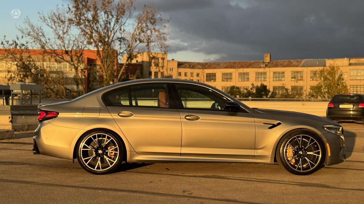 BMW M5, 4.4 l., Седан