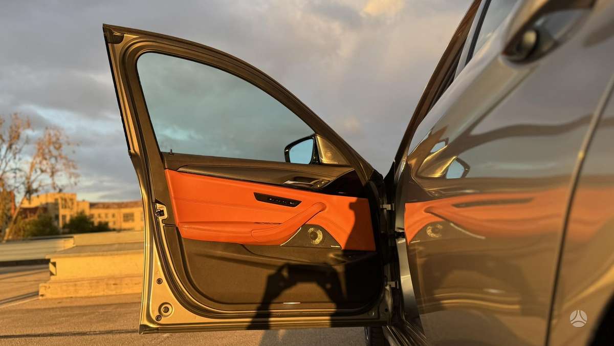 BMW M5, 4.4 l., Седан