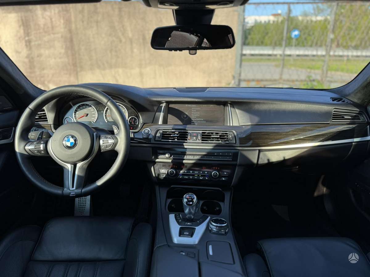 BMW M5, 4.4 l., Седан