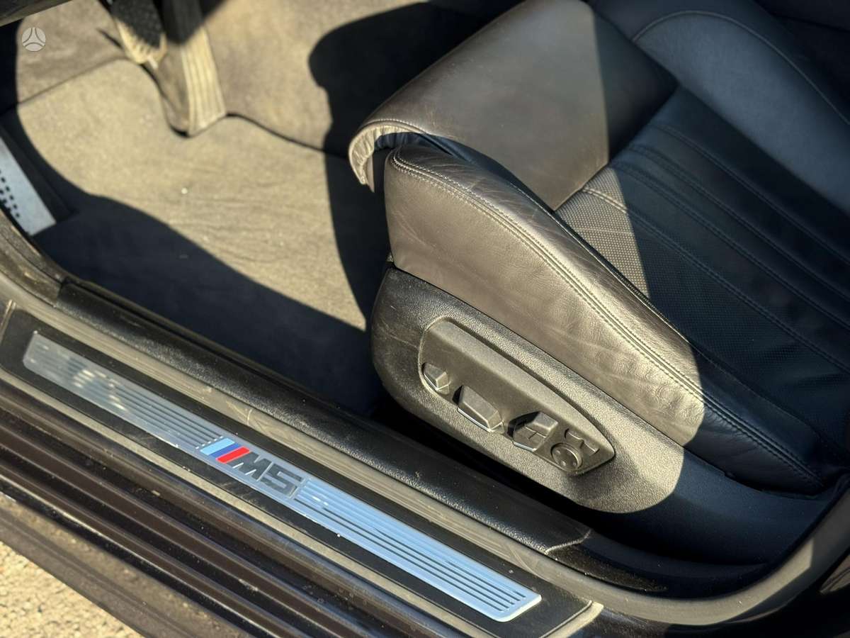 BMW M5, 4.4 l., Седан