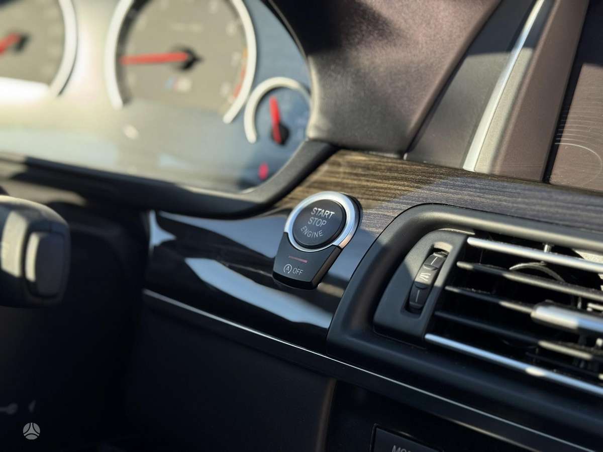 BMW M5, 4.4 l., Седан
