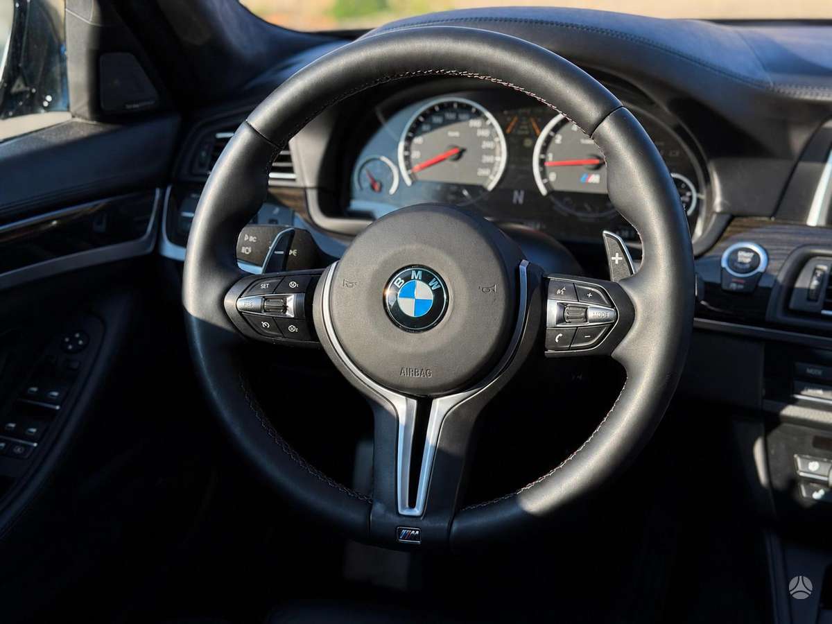BMW M5, 4.4 l., Седан