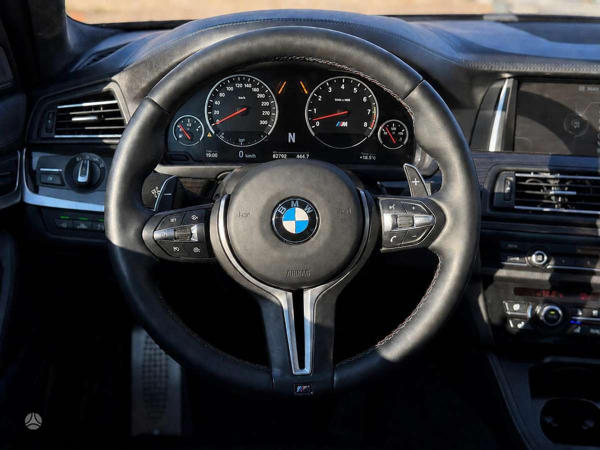 BMW M5, 4.4 l., Седан
