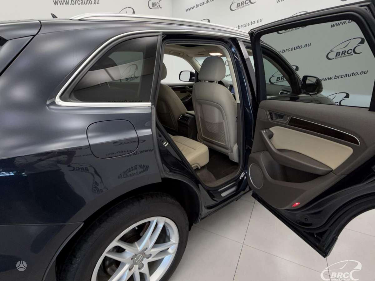Audi Q5, 3.0 l., off-road / crossover