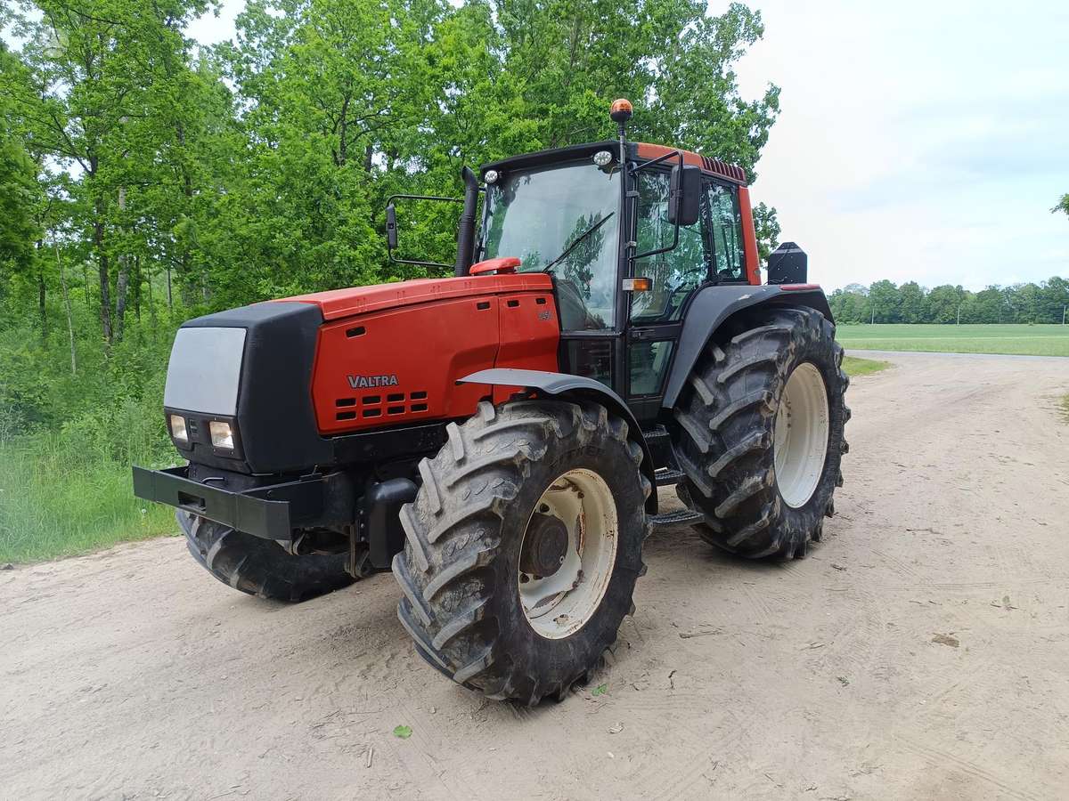 Valtra 8450 HITECH, traktoriai