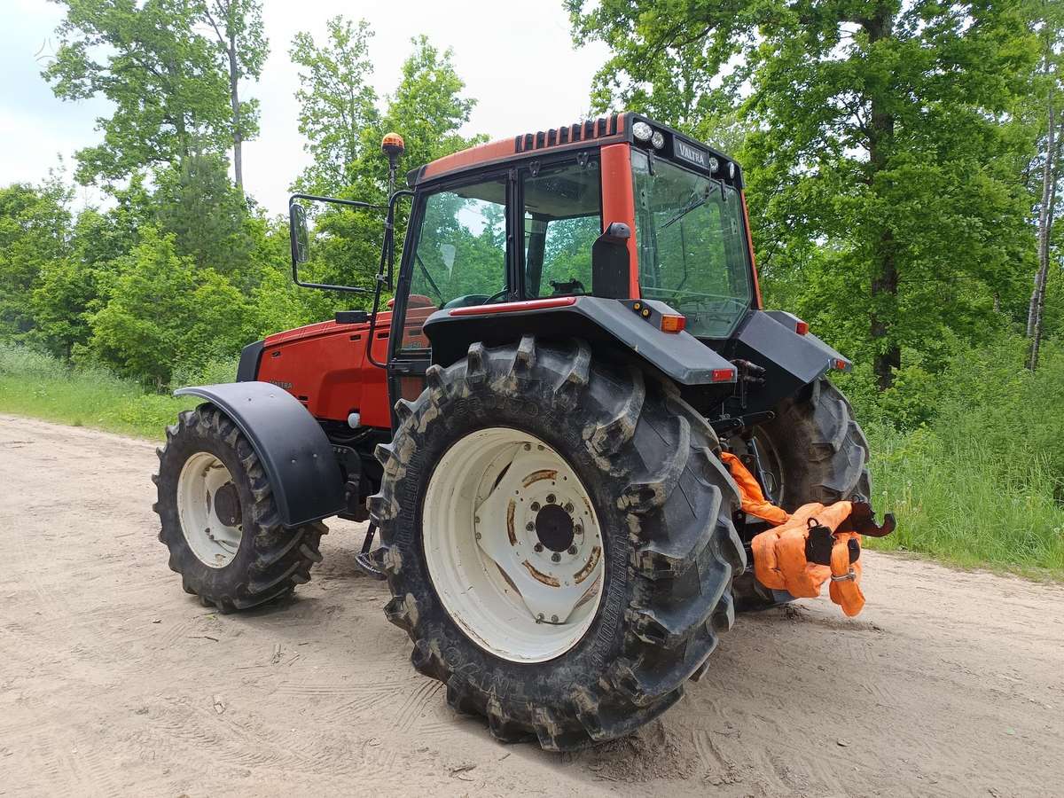 Valtra 8450 HITECH, traktoriai