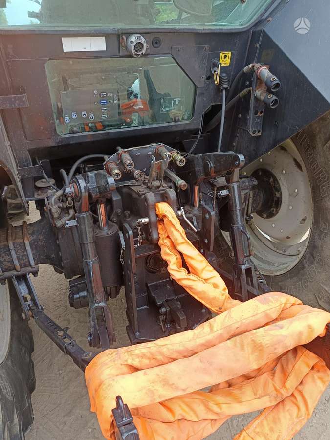 Valtra 8450 HITECH, traktori