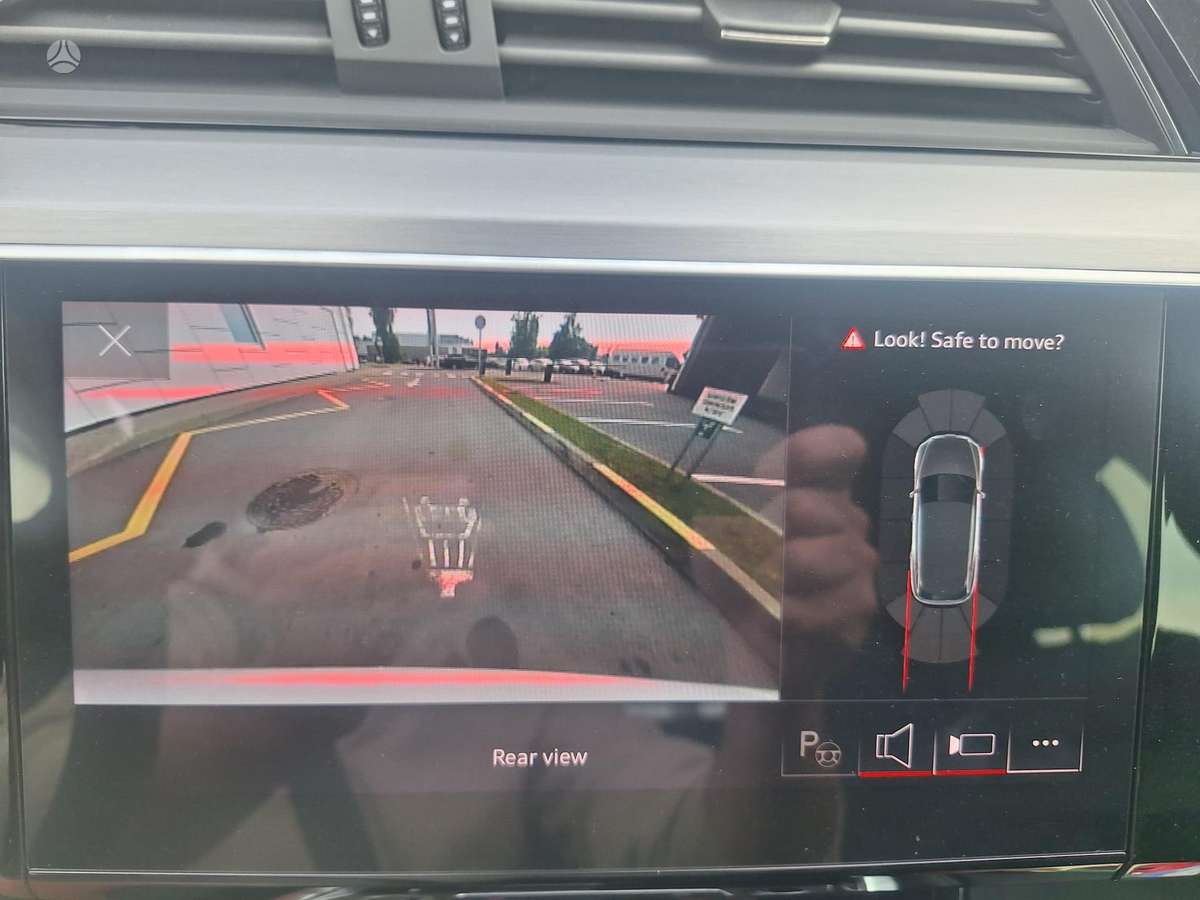 Audi e-tron, 95 kWh, off-road / crossover