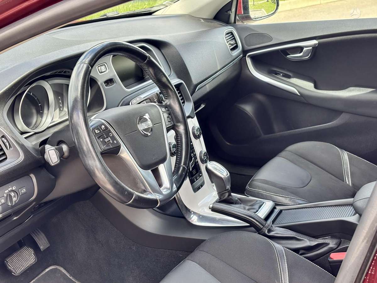 Volvo V40, 2.0 l., hatchback