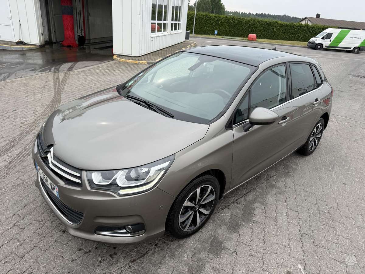 Citroen C4, 1.2 l., hatchback