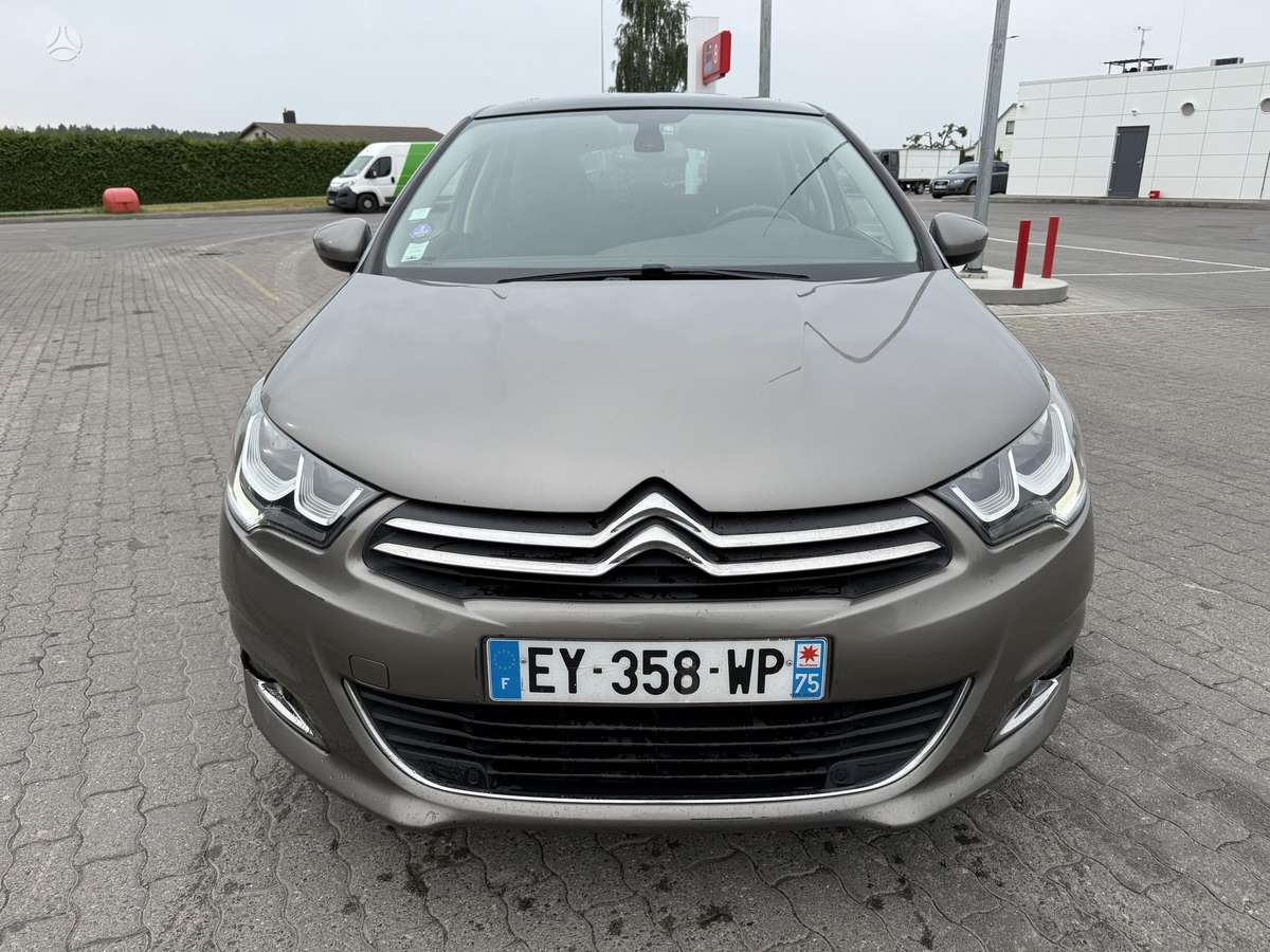 Citroen C4, 1.2 l., hatchback