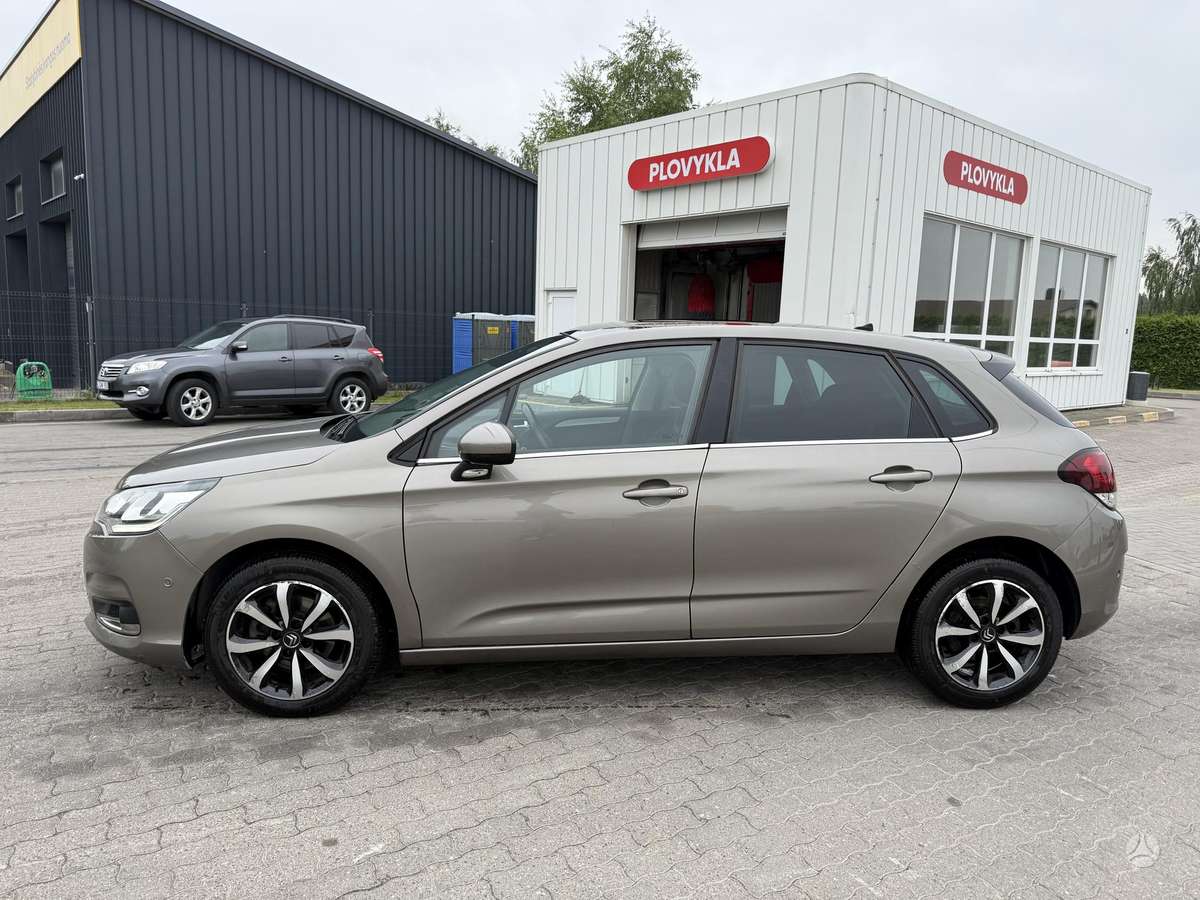 Citroen C4, 1.2 l., hatchback