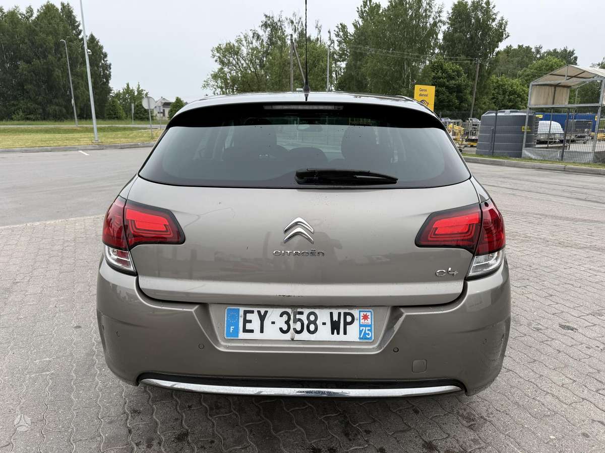 Citroen C4, 1.2 l., hatchback