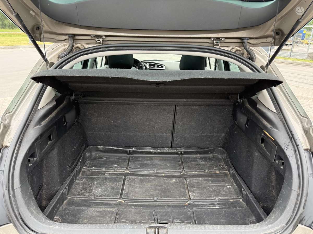 Citroen C4, 1.2 l., hatchback