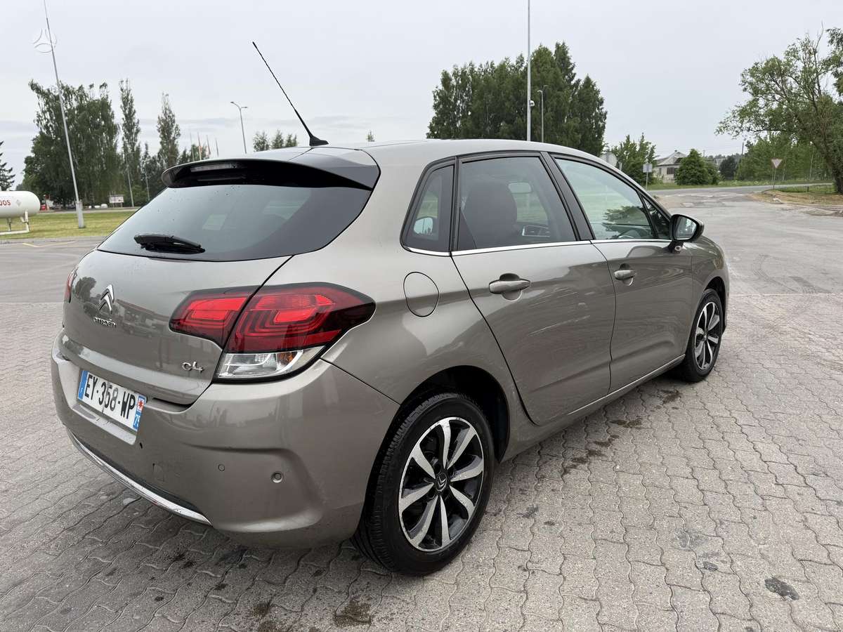 Citroen C4, 1.2 l., hatchback