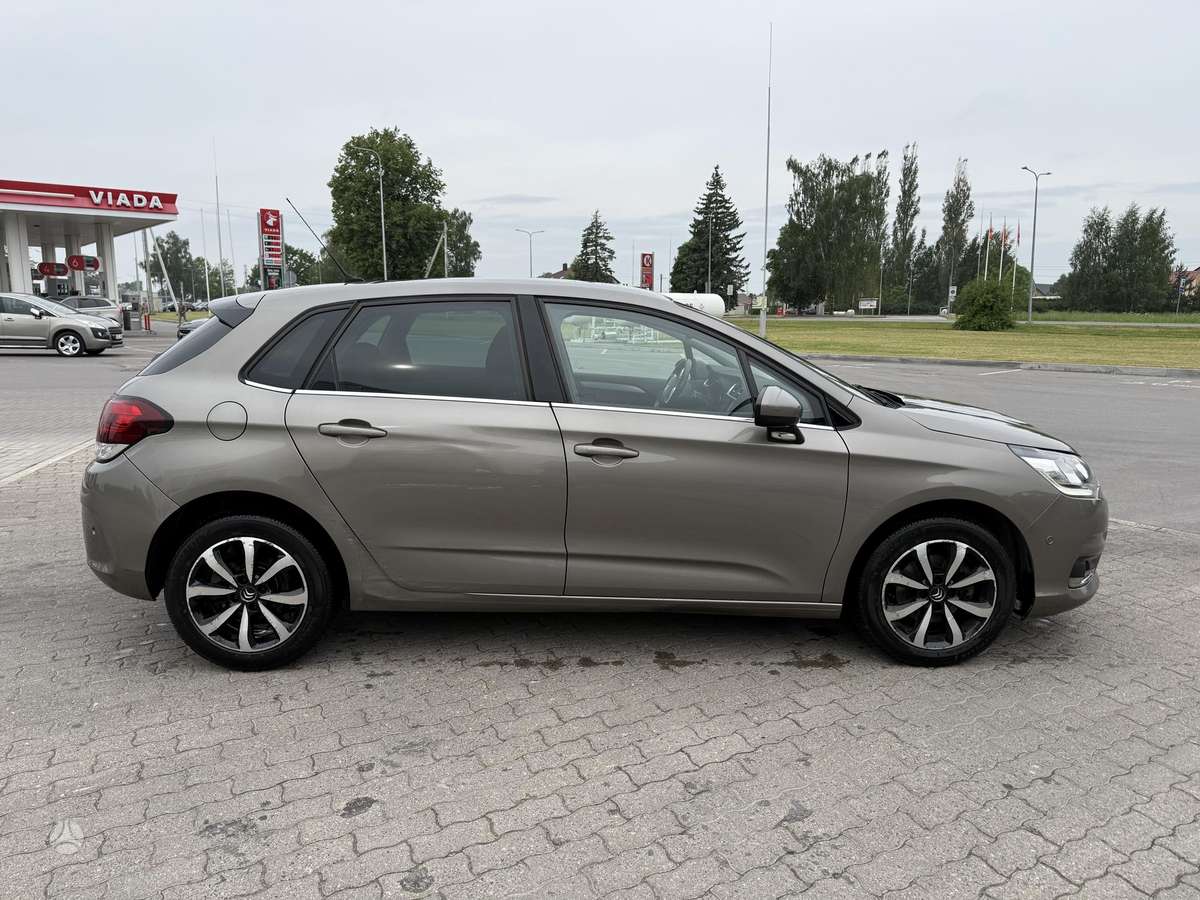 Citroen C4, 1.2 l., hatchback
