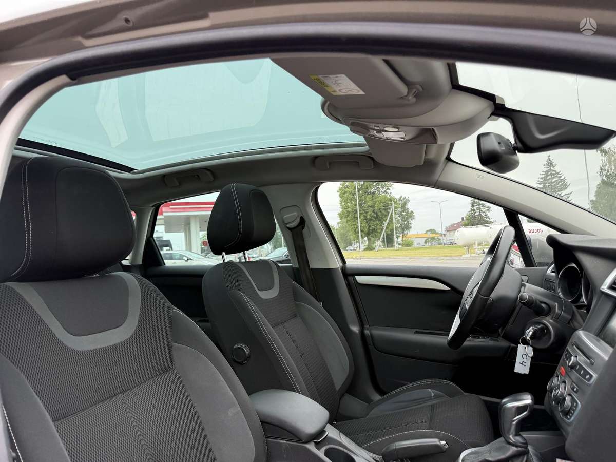 Citroen C4, 1.2 l., hatchback