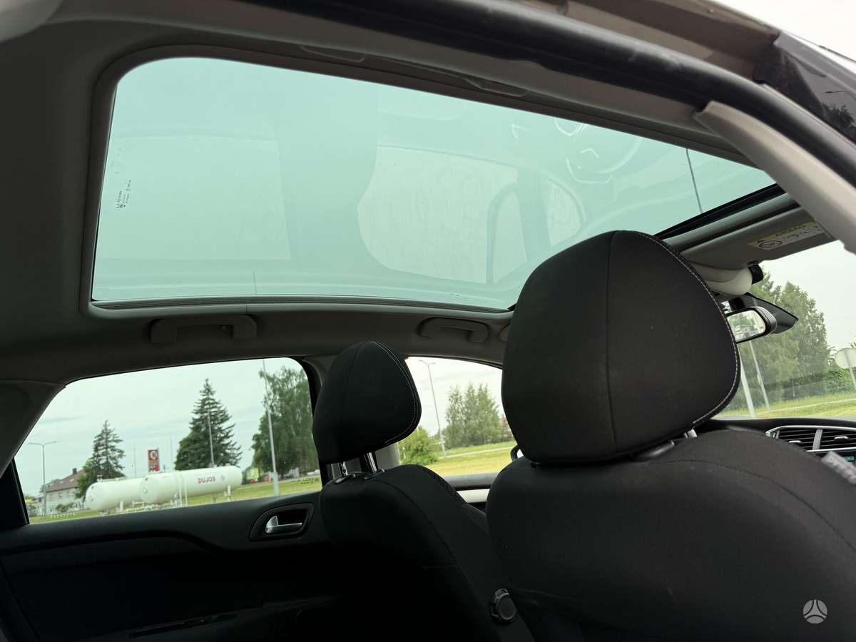 Citroen C4, 1.2 l., hatchback
