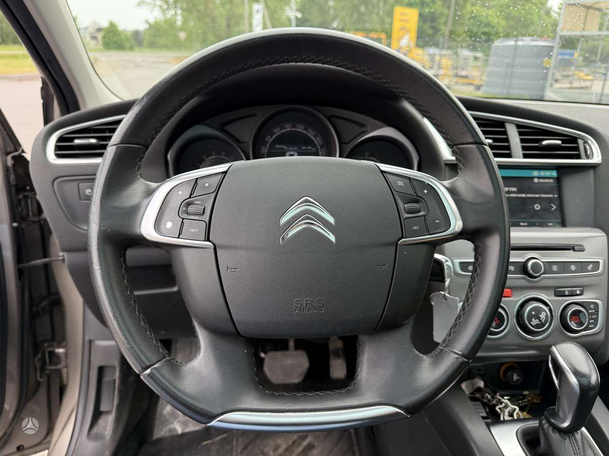 Citroen C4, 1.2 l., hatchback