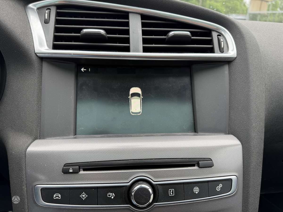 Citroen C4, 1.2 l., hatchback
