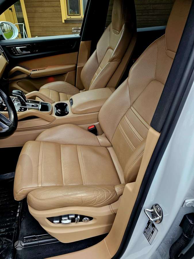 Porsche Cayenne, 3.0 l., hatchback
