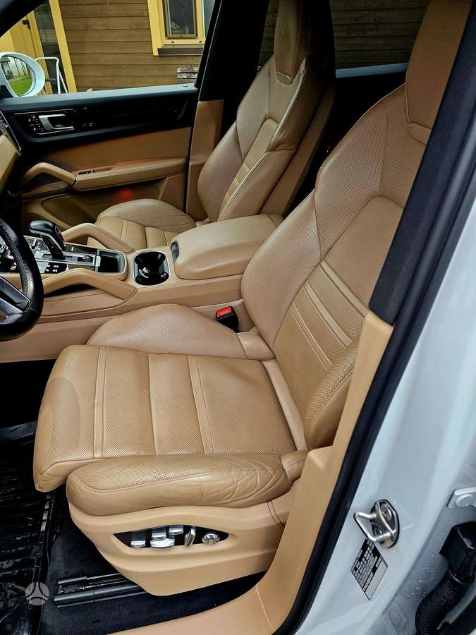 Porsche Cayenne - 7