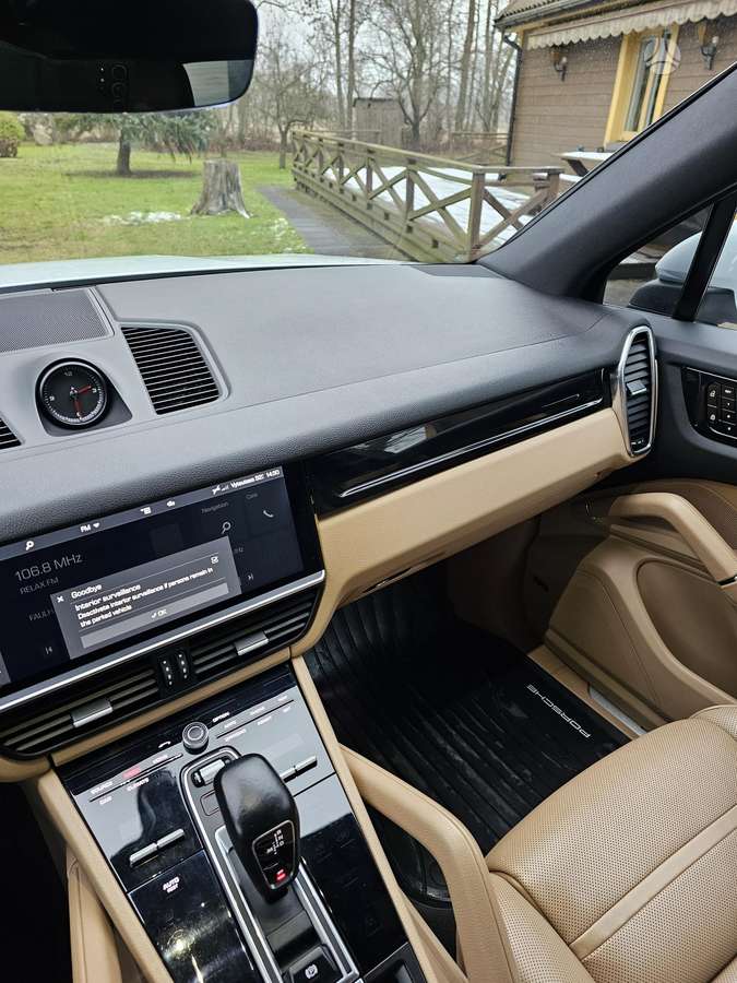 Porsche Cayenne - 8