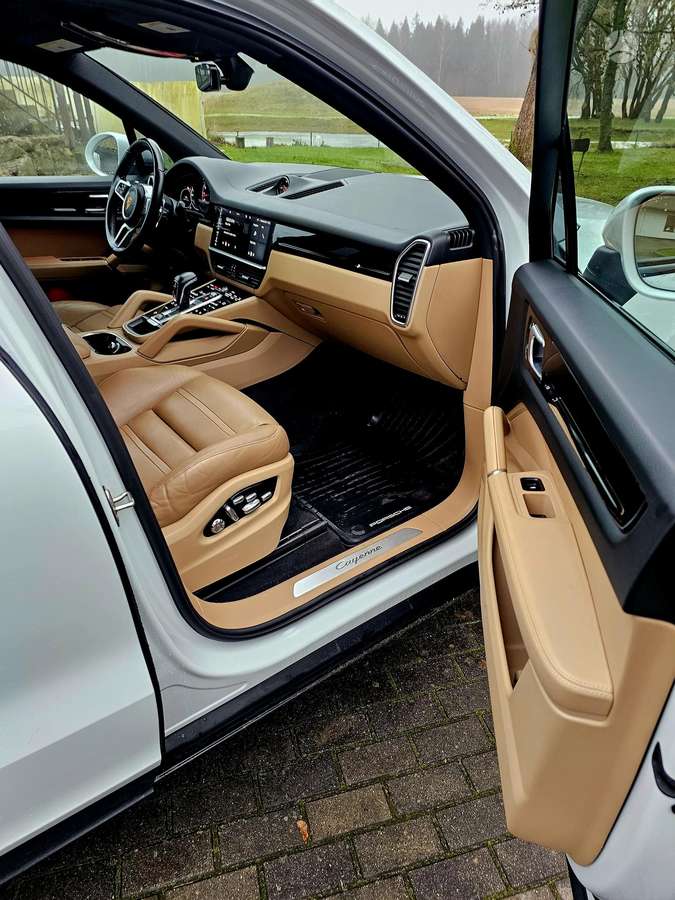 Porsche Cayenne - 10