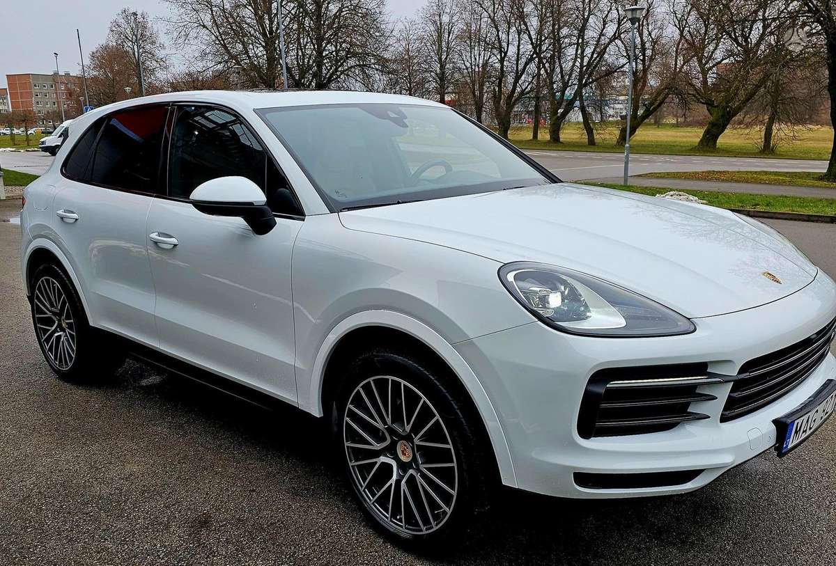 Porsche Cayenne - 1
