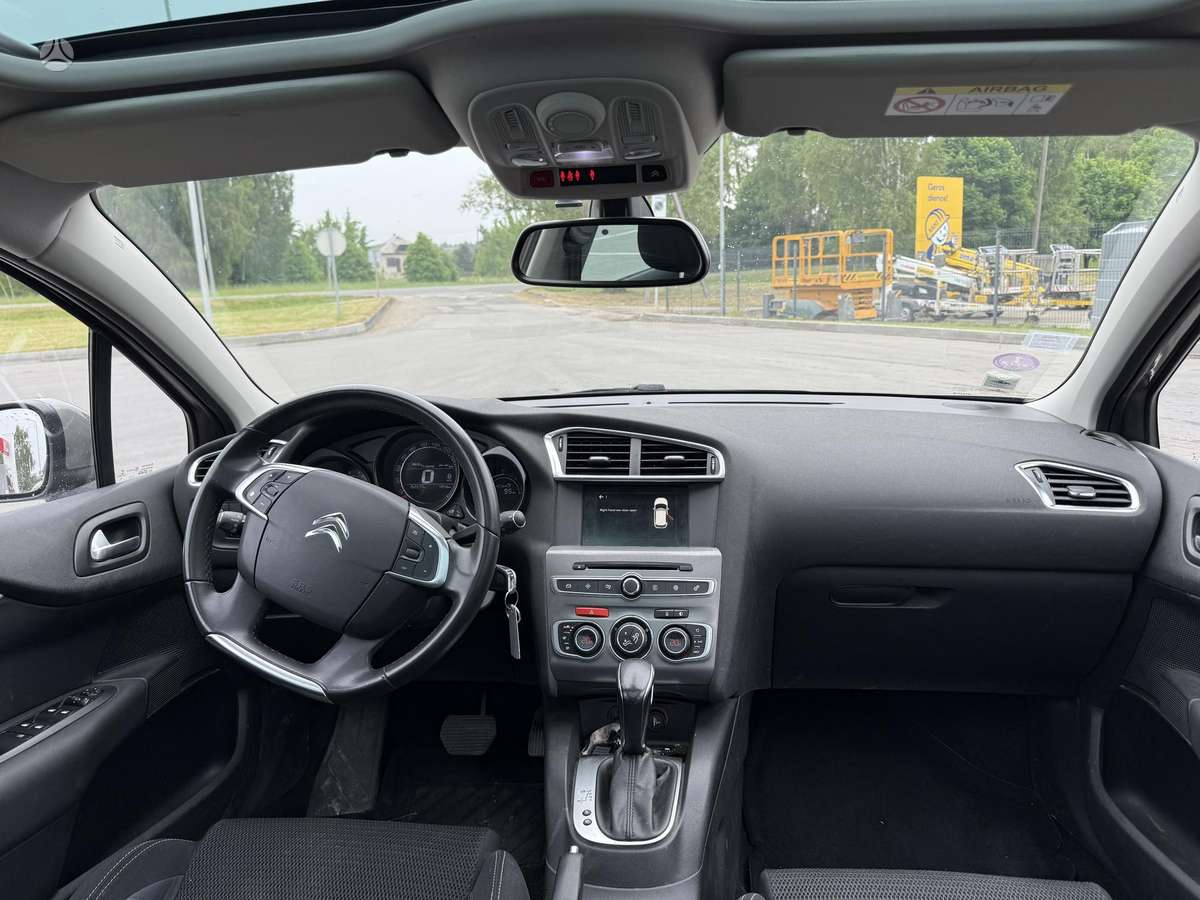 Citroen C4, 1.2 l., hatchback